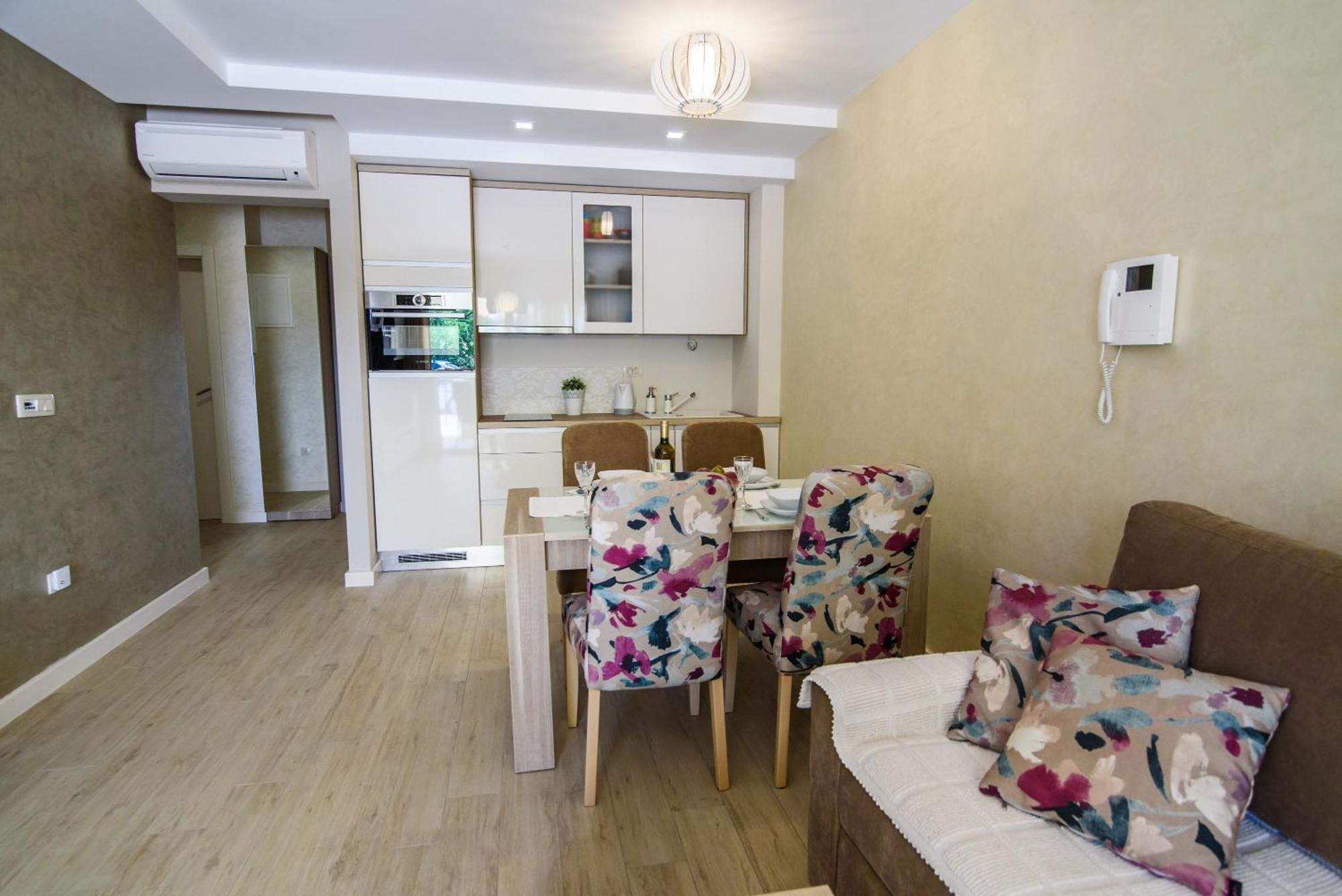 Apartments Leone Lukas Promajna Bilik gambar