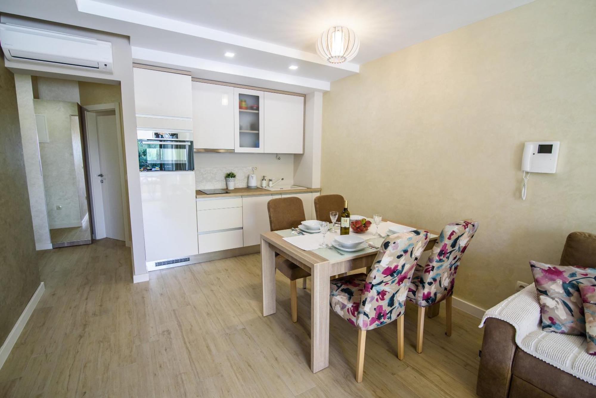Apartments Leone Lukas Promajna Bilik gambar