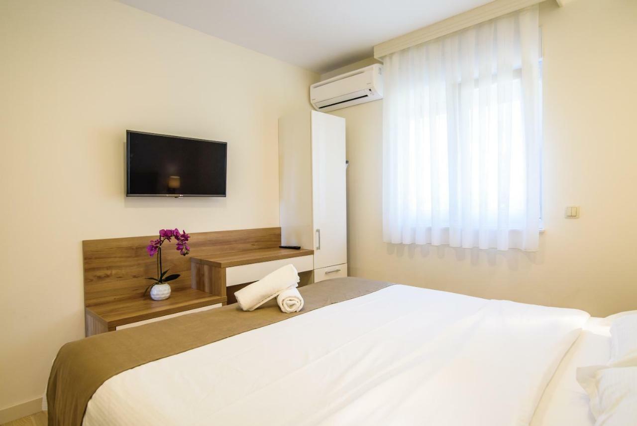 Apartments Leone Lukas Promajna Luaran gambar