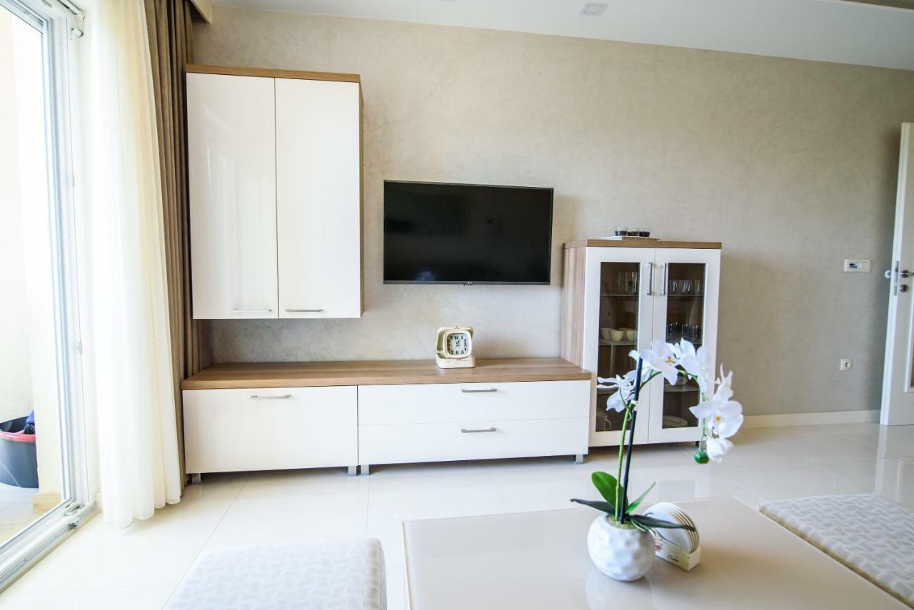 Apartments Leone Lukas Promajna Luaran gambar