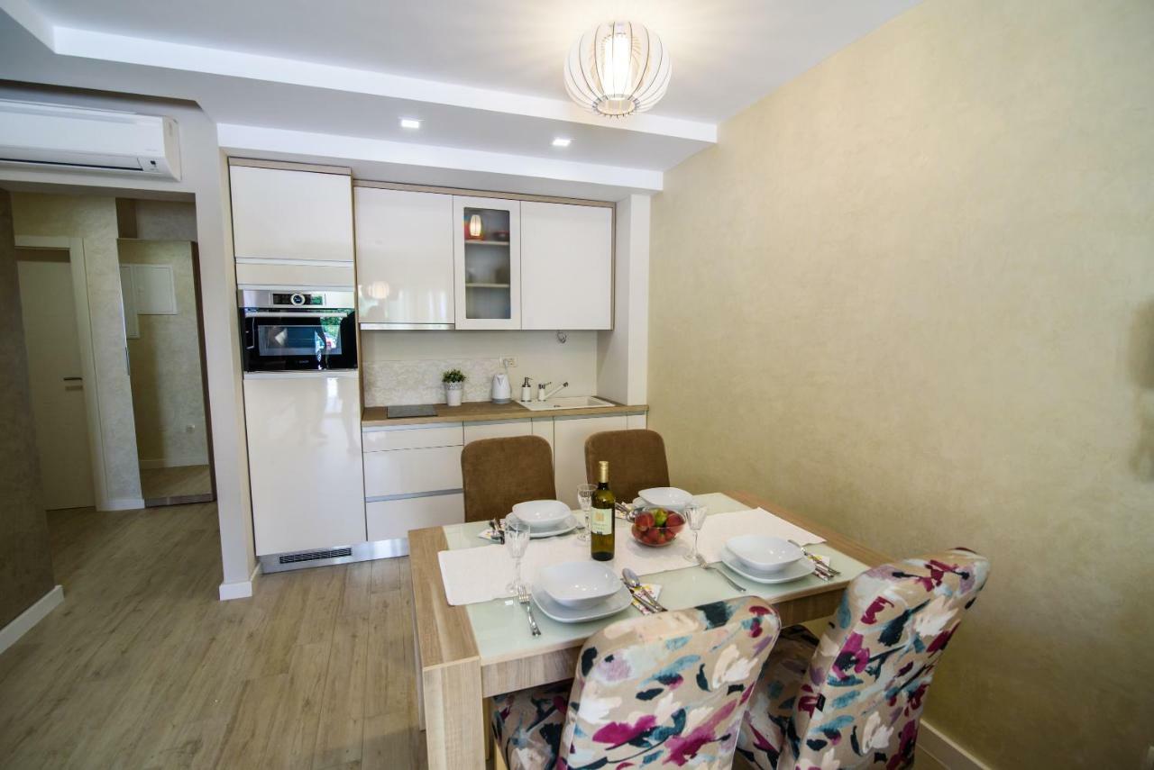 Apartments Leone Lukas Promajna Luaran gambar